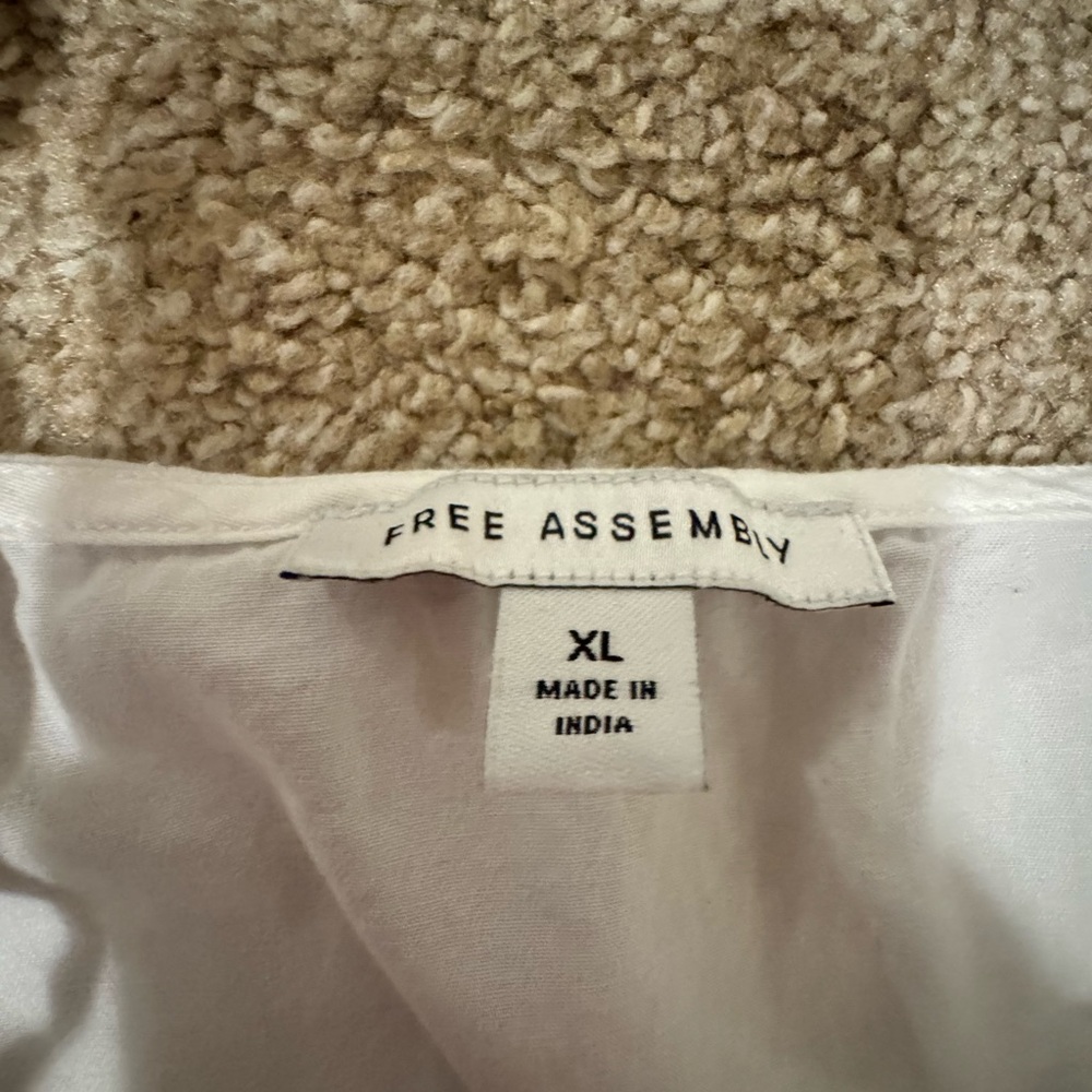 Free Assembly White Tiered Tank Top Blouse with Bow Spaghetti Straps Size XL - Picture 3 of 4